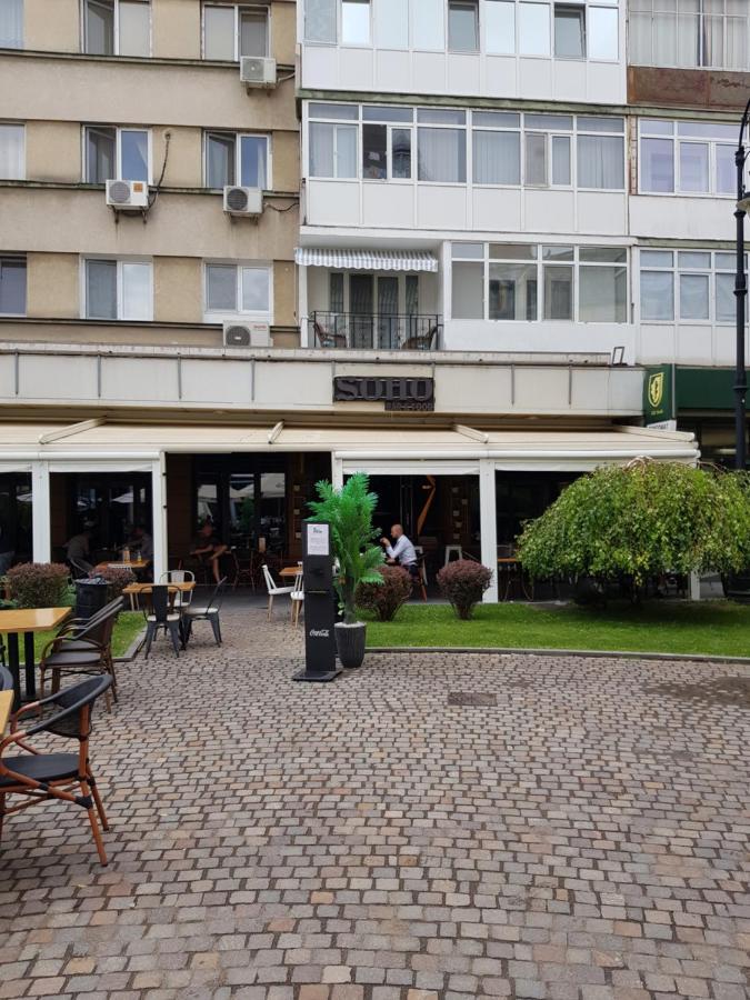 Central 2 Daire Craiova Dış mekan fotoğraf