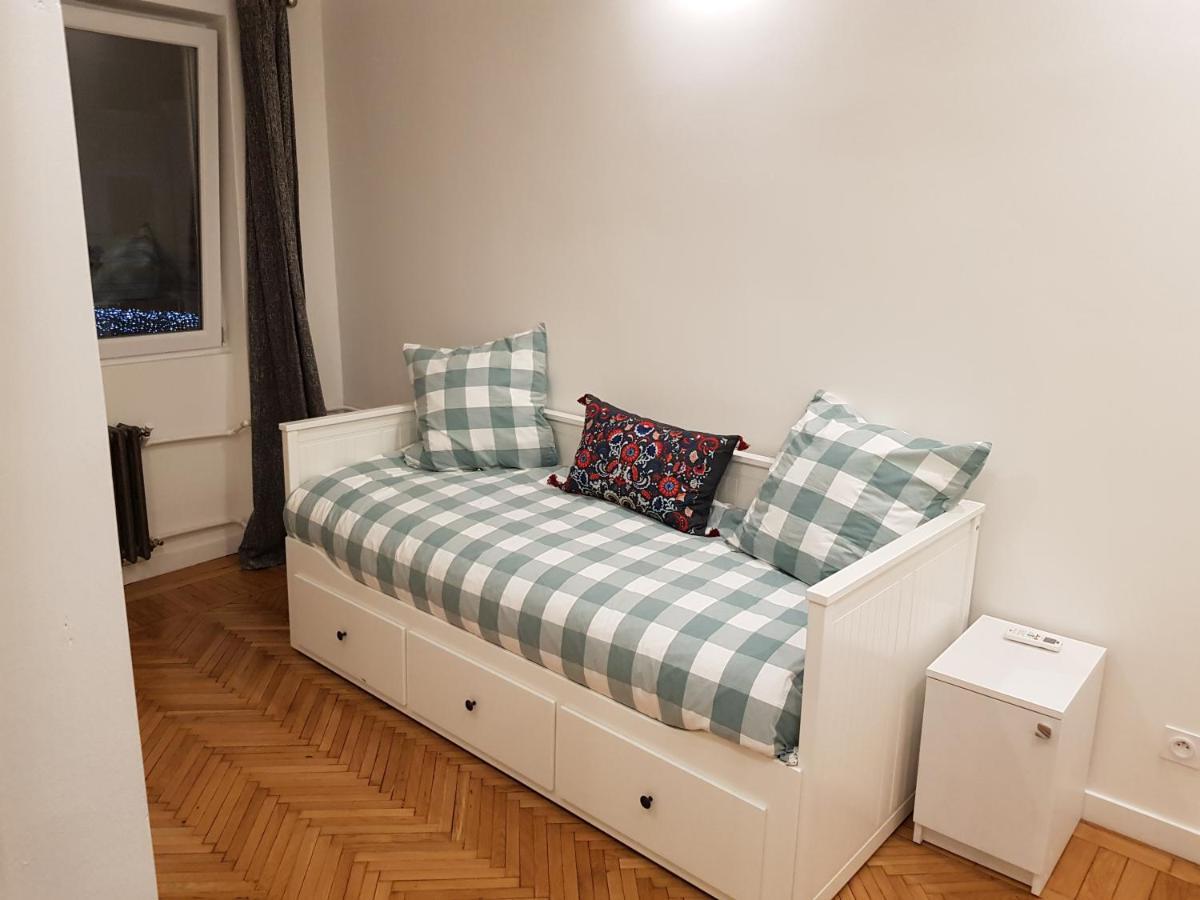 Central 2 Daire Craiova Dış mekan fotoğraf